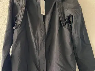 NY Sort Nike Tech Pack Jakke. (Str. L/147-158 Cm.)