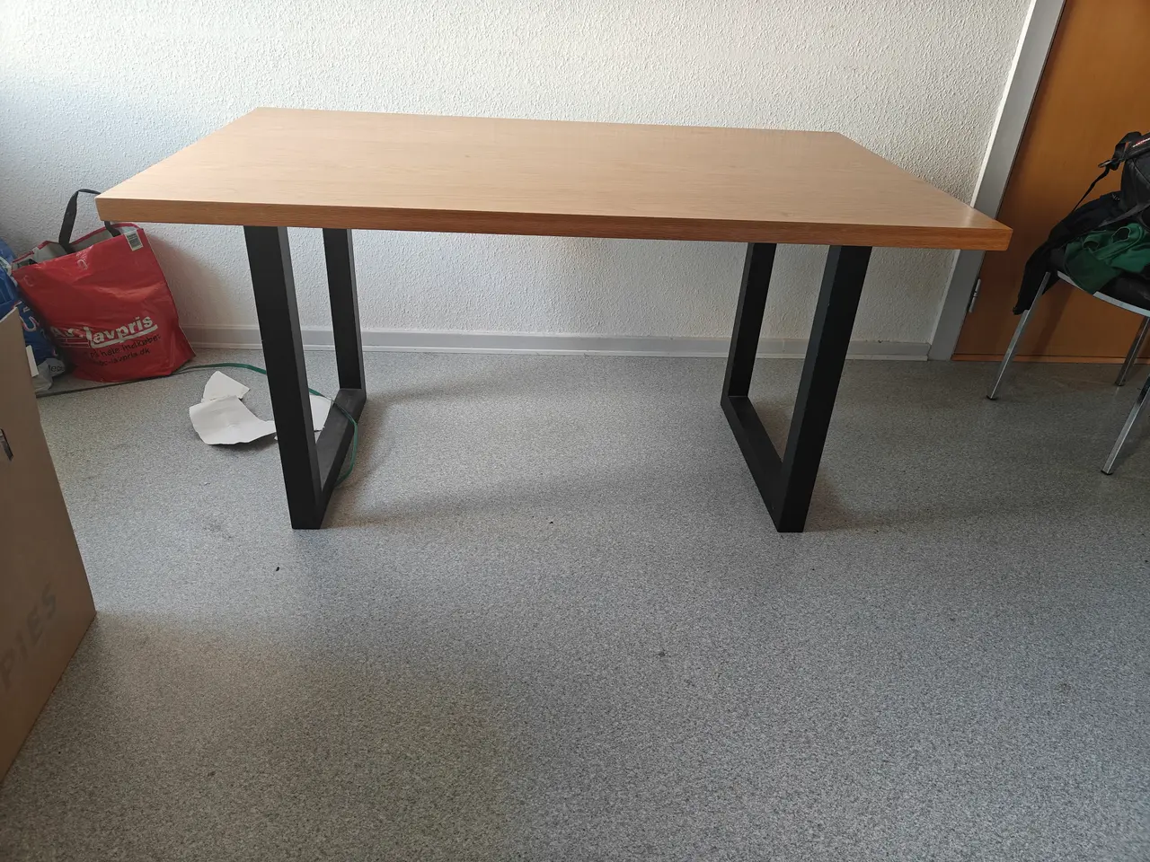 Billede 3 - Sofabord i træ med sorteben