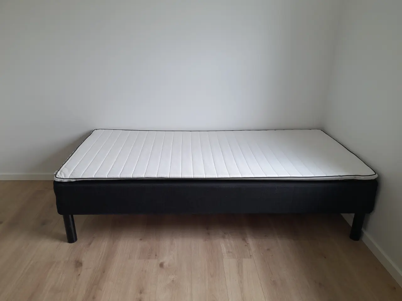 Billede 1 - Seng - Boxmadras incl. topmadras, rull.m og ben