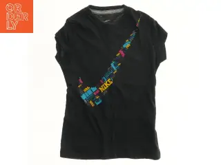 Sort T-shirt med grafisk design fra Nike (str. 116)