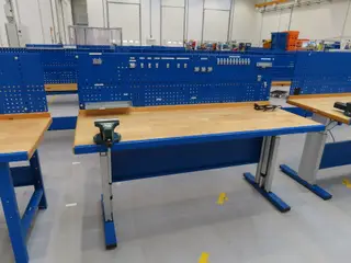 El. Hæve/sænke arbejdsbord med skruestik RIDGID Junior 140