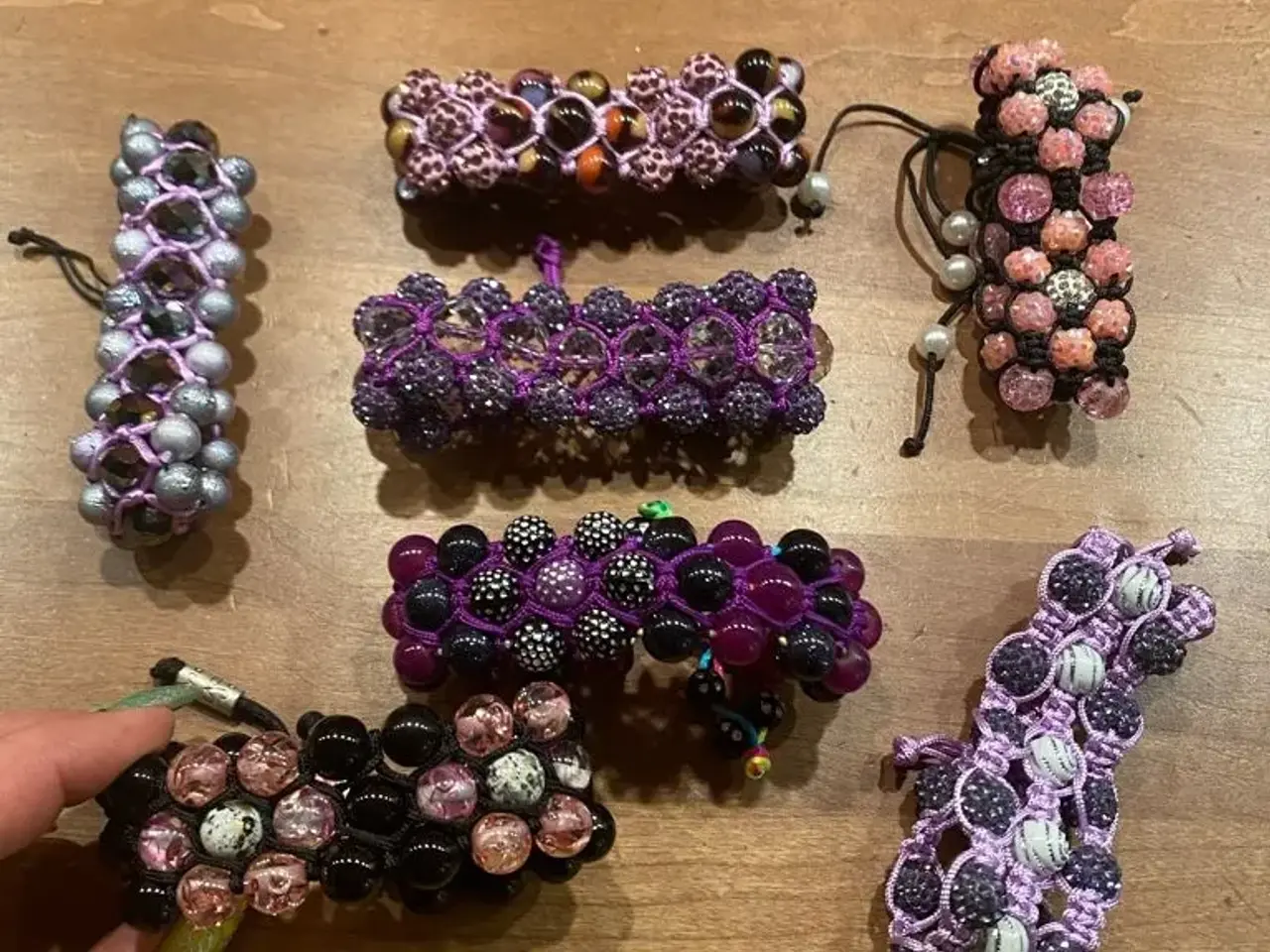 Billede 1 - Flotte nye knyttede armbånd