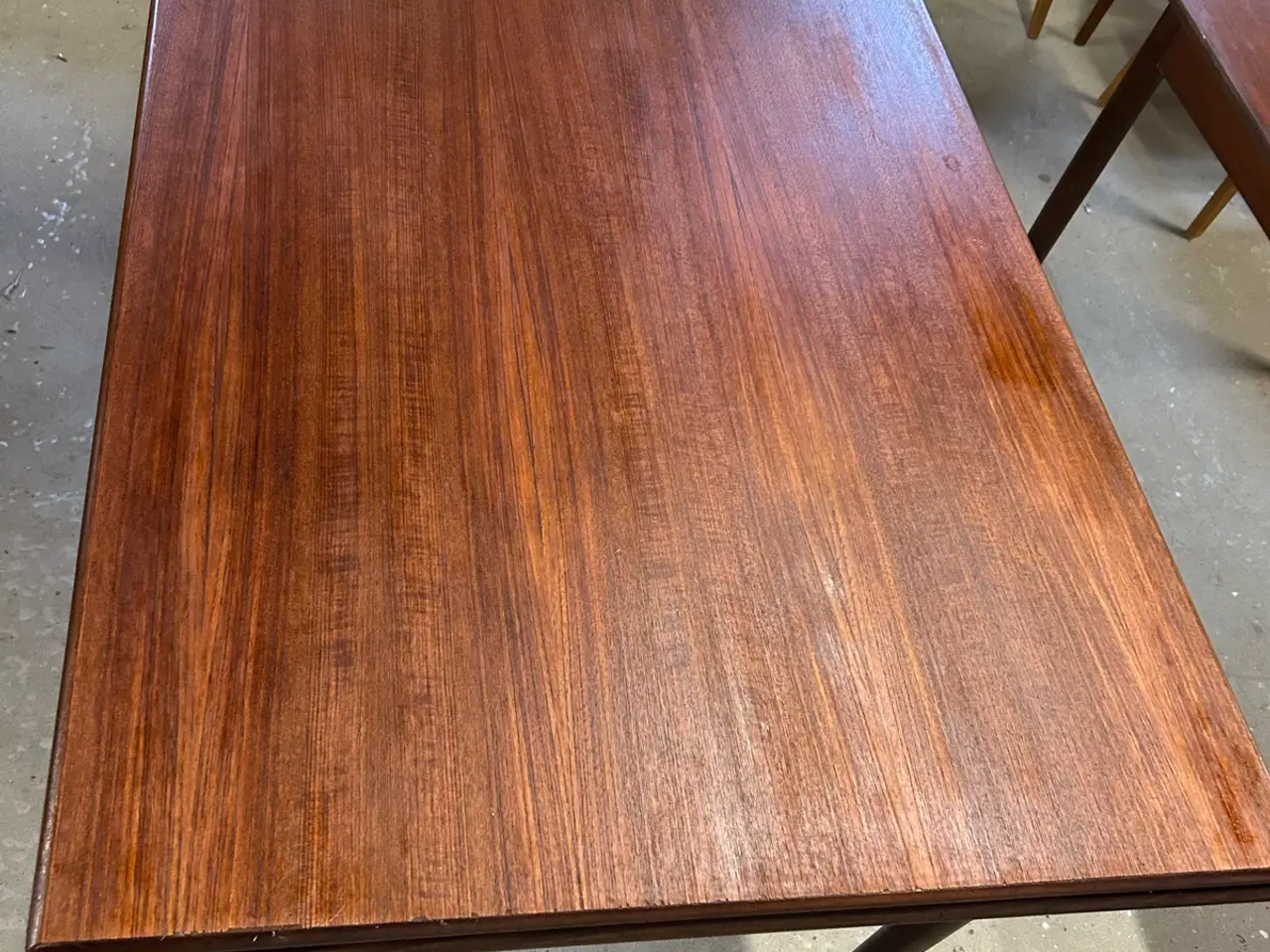 Billede 2 - Dansk teak spisebord – elegant mid-century design