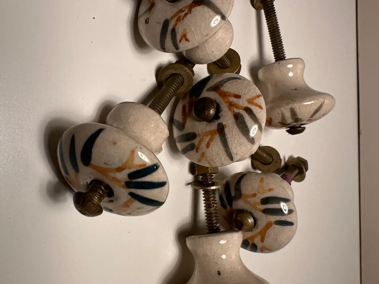 Billede 7 - 6 stk. vintage greb i porcelæn m. messing skruer