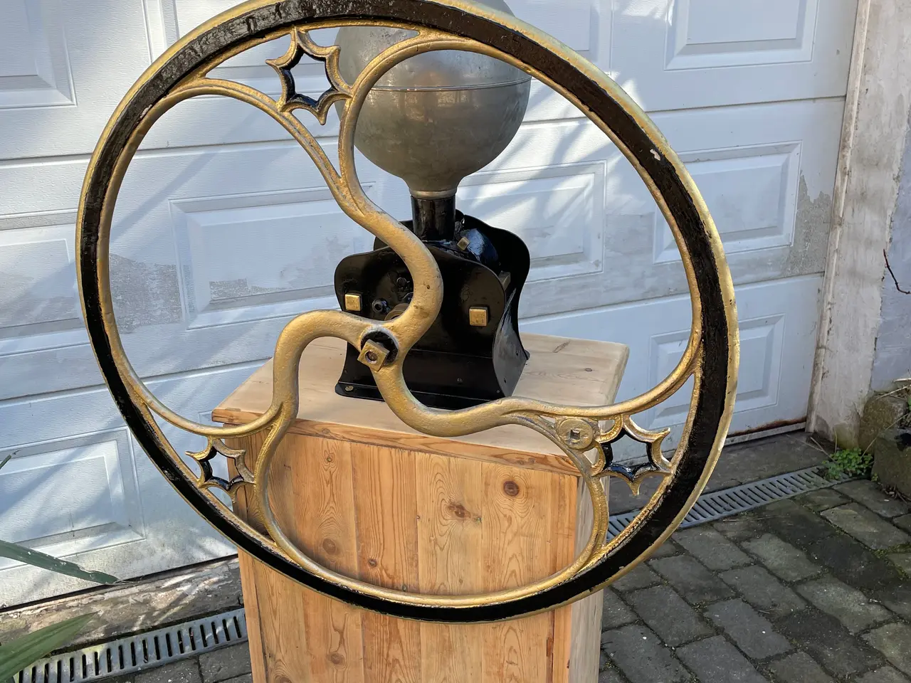 Billede 2 - Gl. mekanisk kaffemølle fra købmandshandel