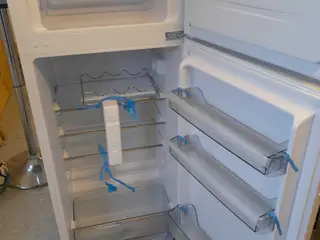 Helt nyt køle/ fryseskab