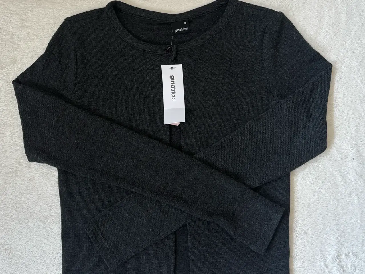 Billede 1 - Gina Tricot One Button Cardigan - Helt Ny