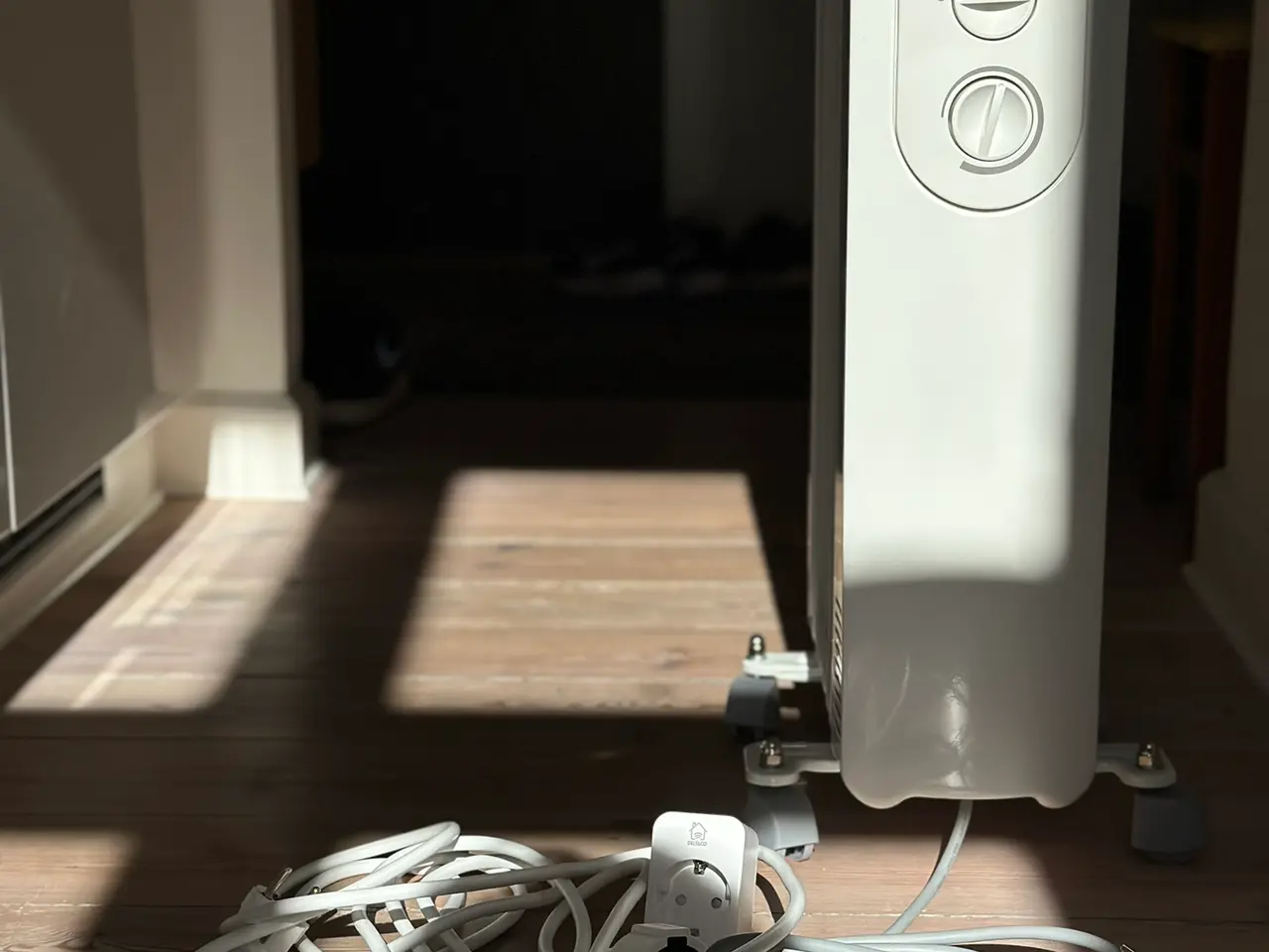 Billede 3 - Flytbar elradiator 1500W med hjul
