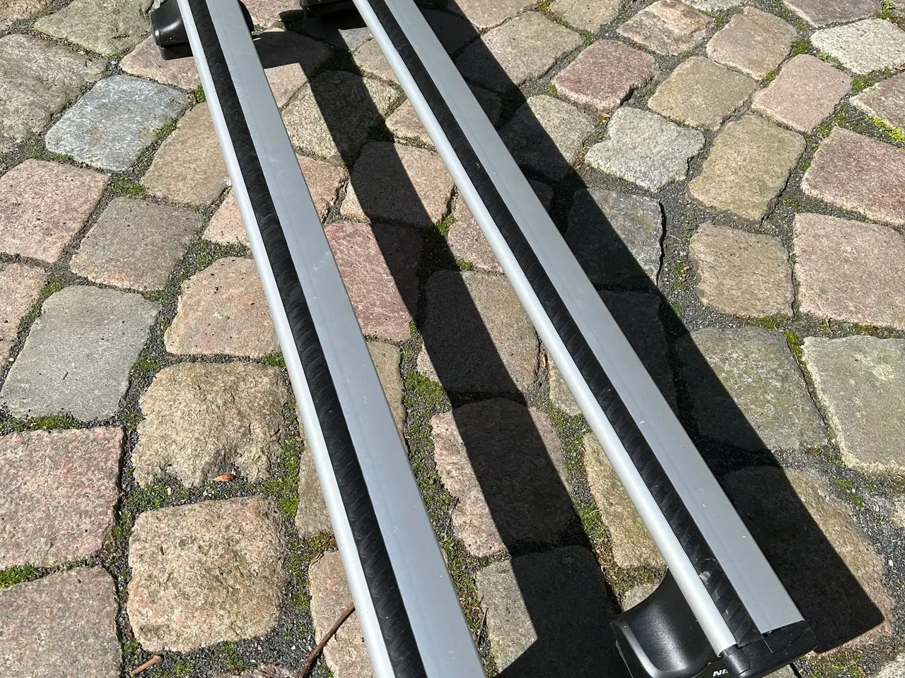 Billede 2 - Originale Thule tagbøjler til Nissan leaf 2018