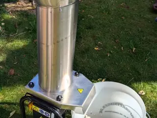 UDLEJES-Æble mosteri med frugtkværn og hydropresse