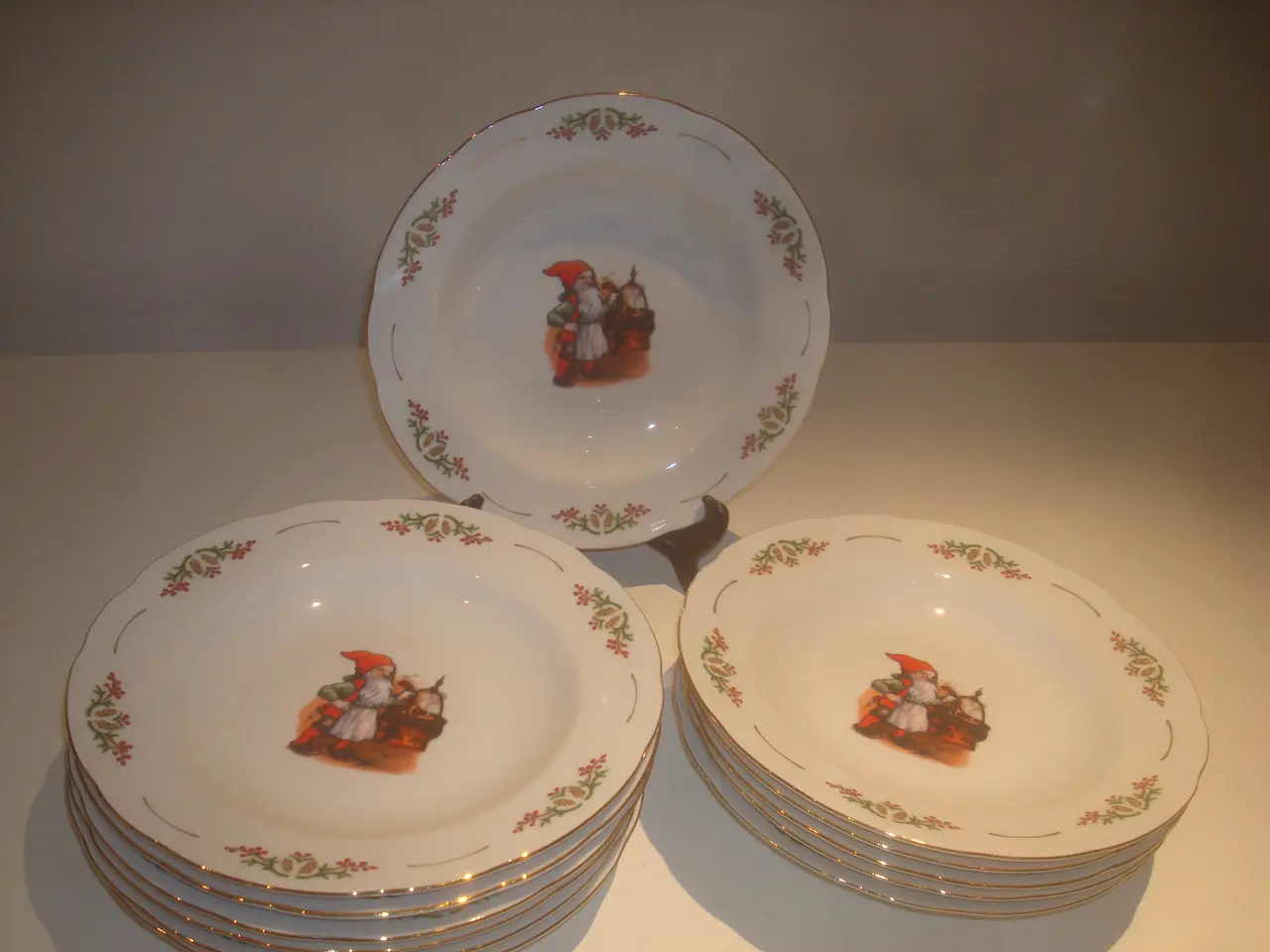 Billede 1 - FIRKLØVEREN,DYBE TALLERKENER 22 CM -12 - PERFEKTE
