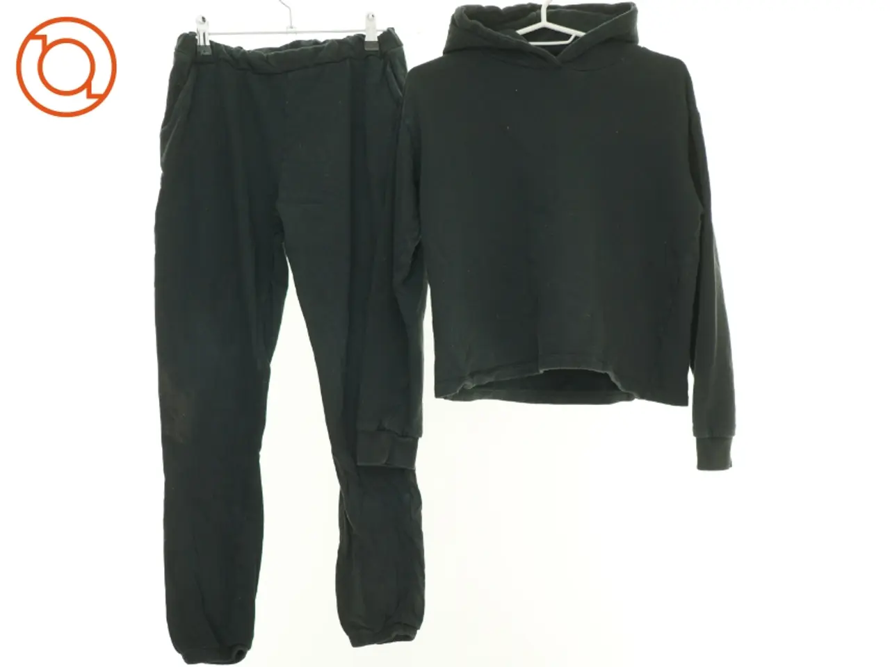 Billede 1 - Sæt træningstøj fra Basic needs (str. 158 cm)