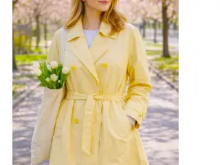 Forårsgul trenchcoat/cottoncoat med matchende for