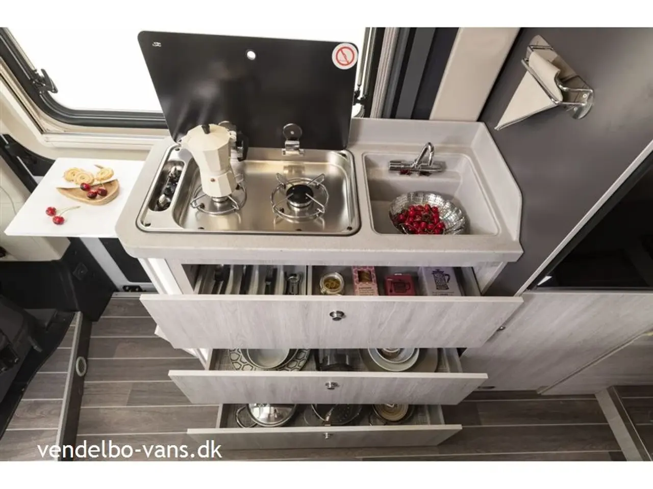Billede 12 - 2026 - Rollerteam Livingstone DUO Sport   CamperVan med enkeltsenge som kan omforandres til dobb.seng