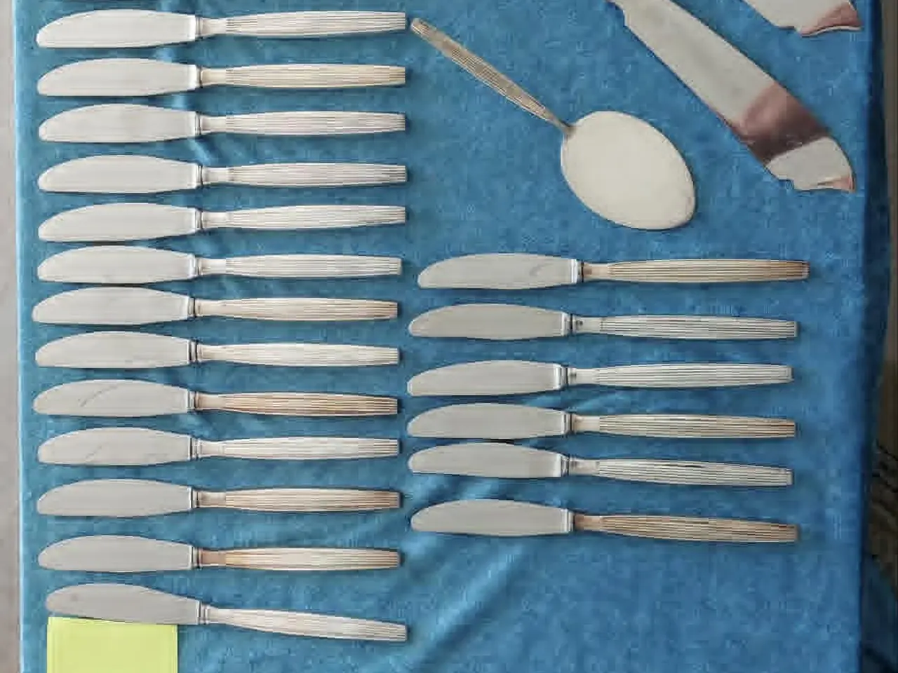 Billede 4 - pletsølv bestik mest knive sælges for kr. 25,- stk