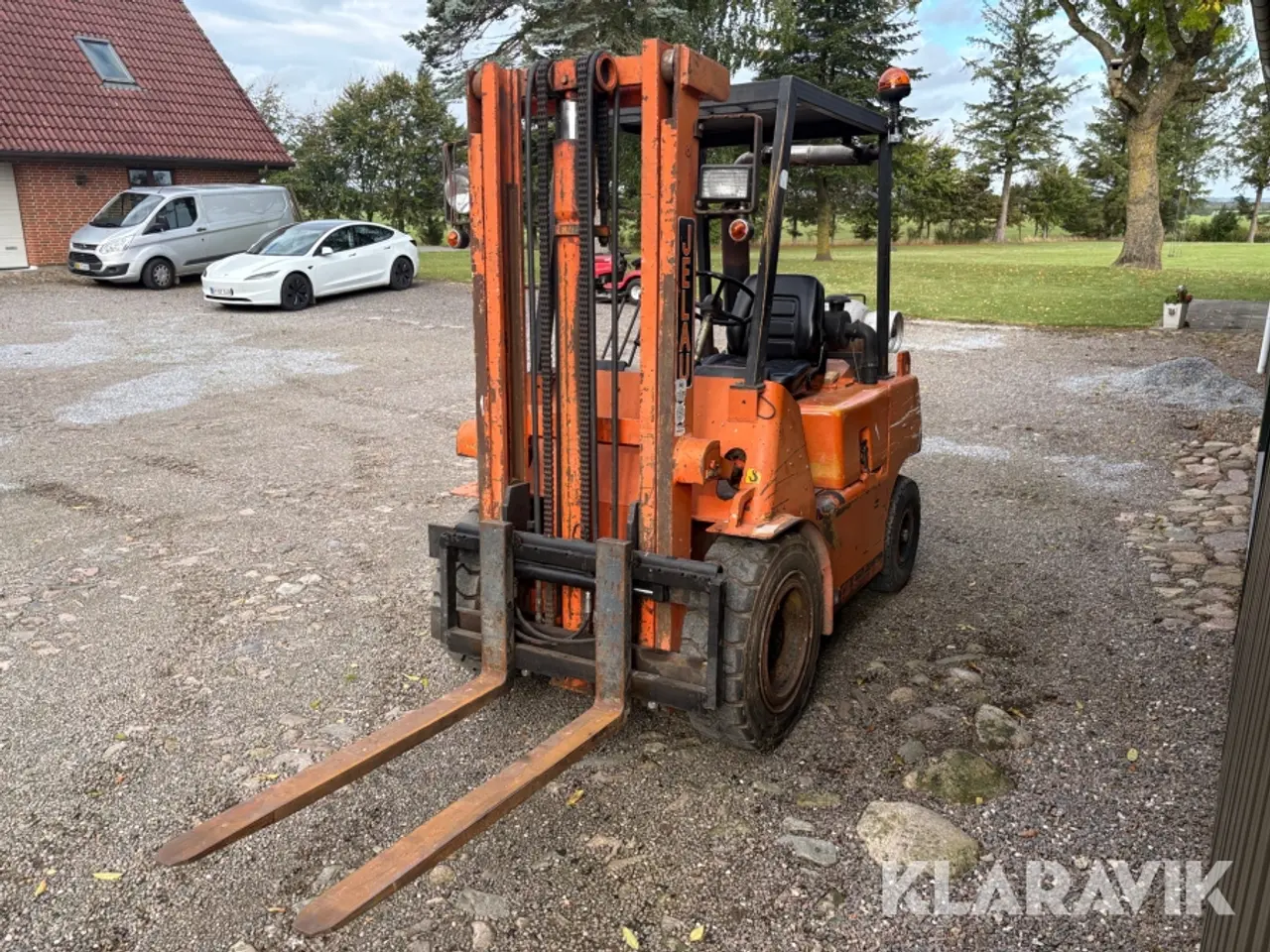 Billede 1 - Gaffeltruck Je-lau 04