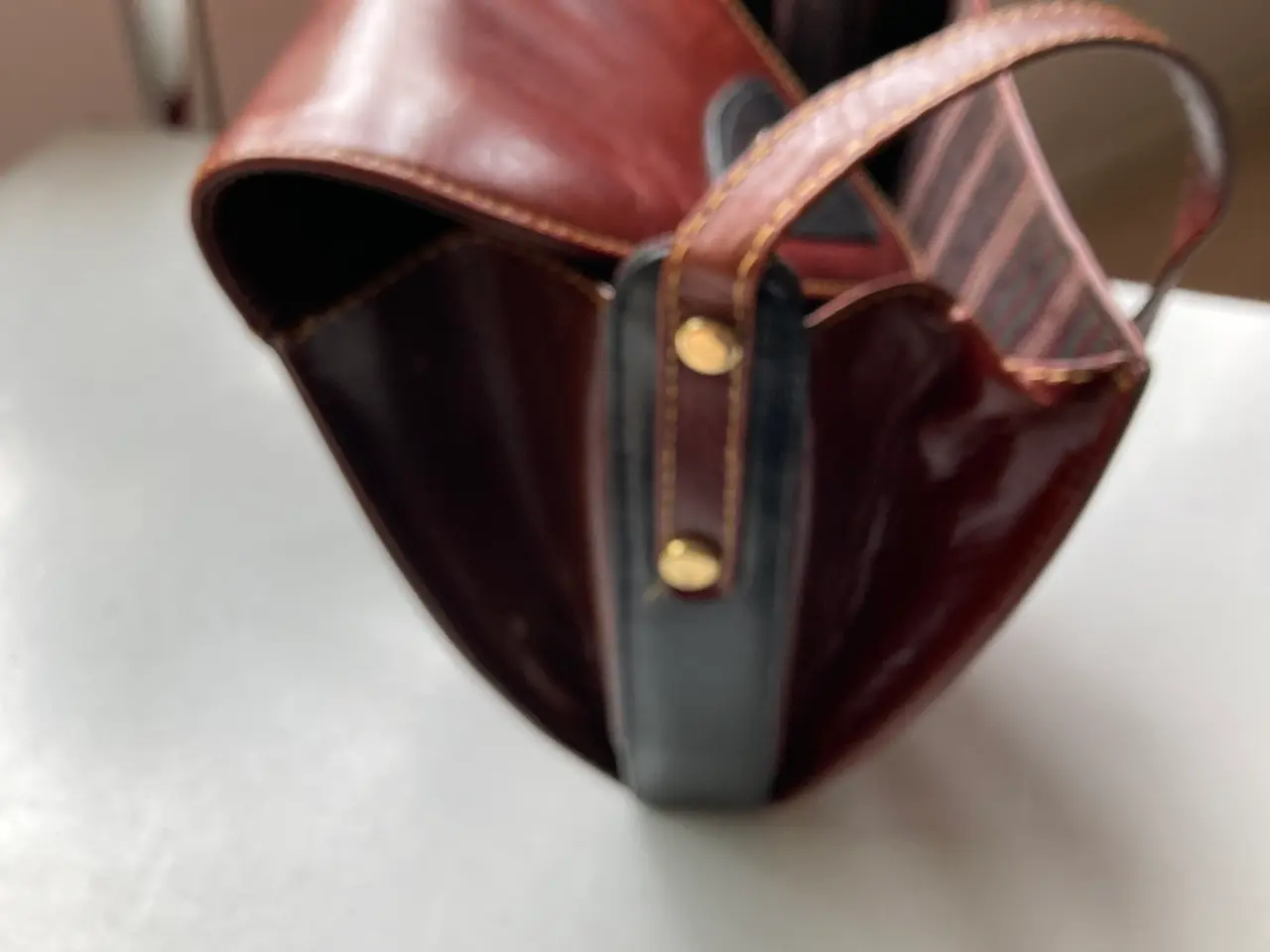 Billede 5 - Mindre skulder taske, brun/sort læder