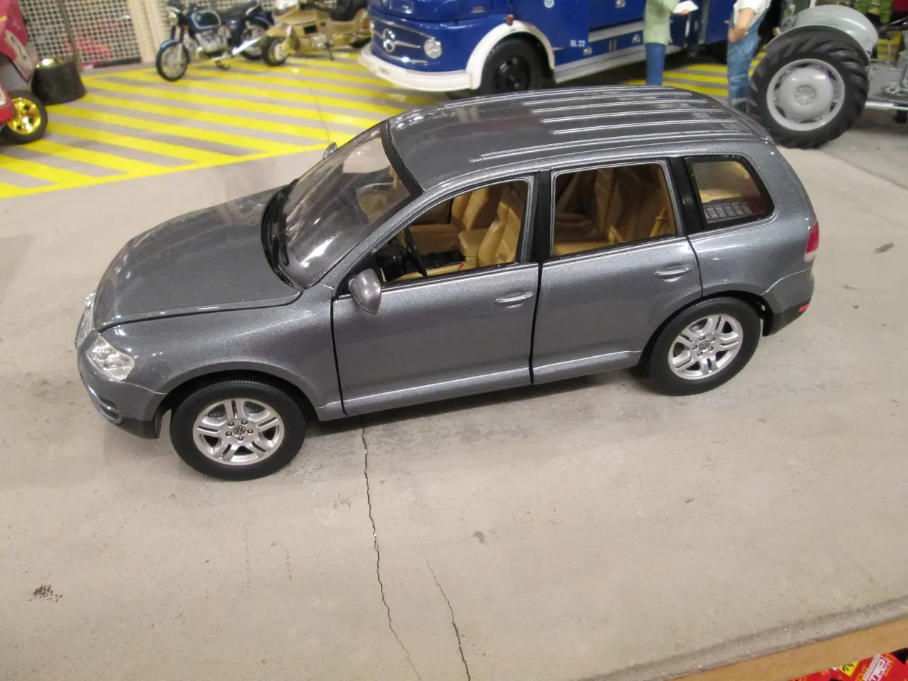 Billede 2 - Vw  Touareg   Burago  1:18