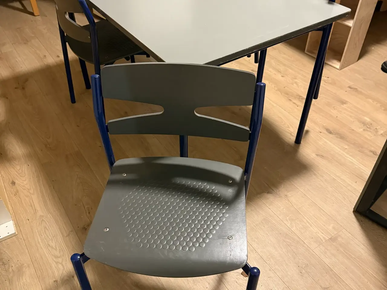 Billede 1 - Kantinebord med fire stole