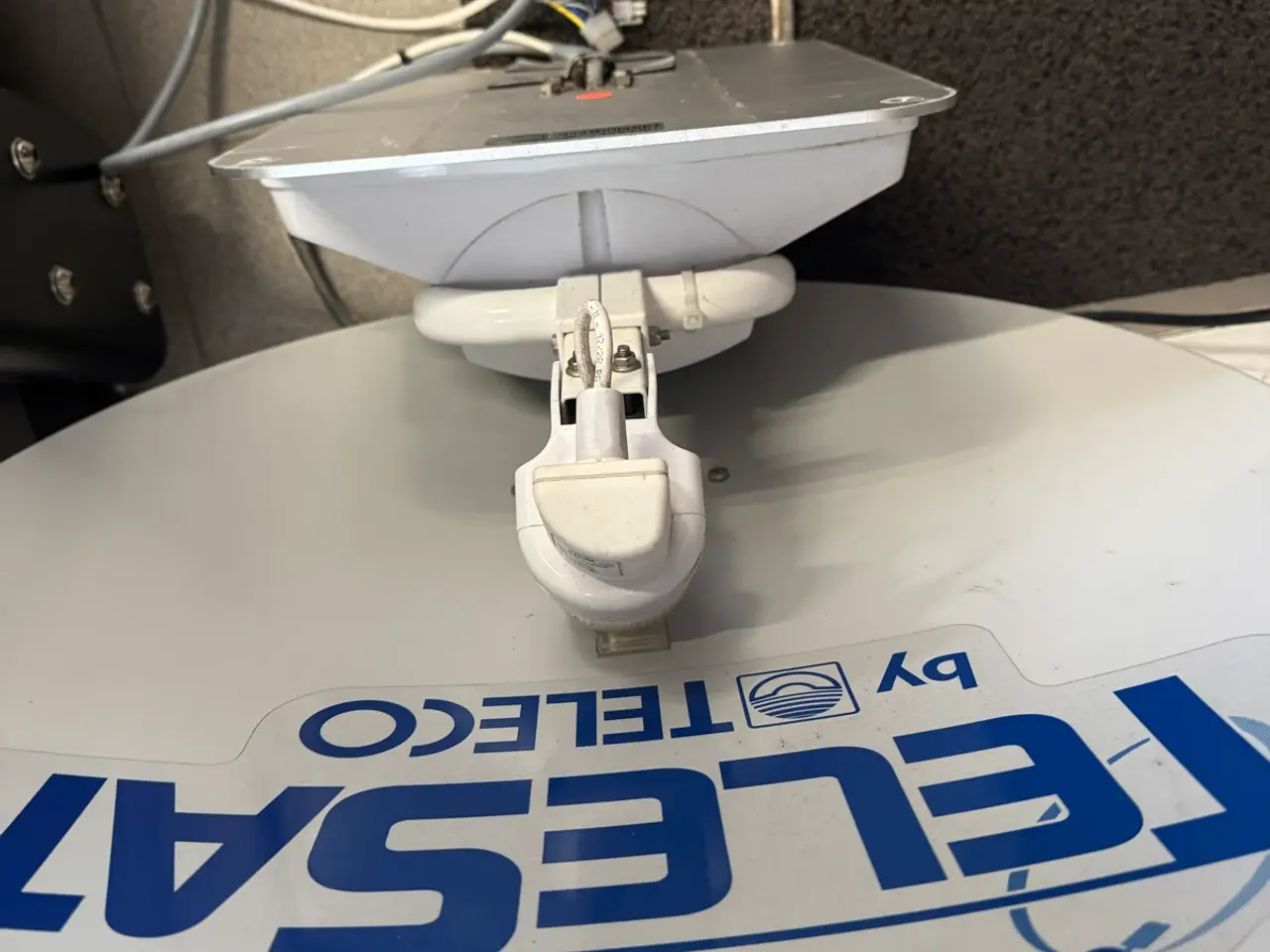 Billede 22 - Telesat motorstyret satellit, boks og 22” fjernsyn