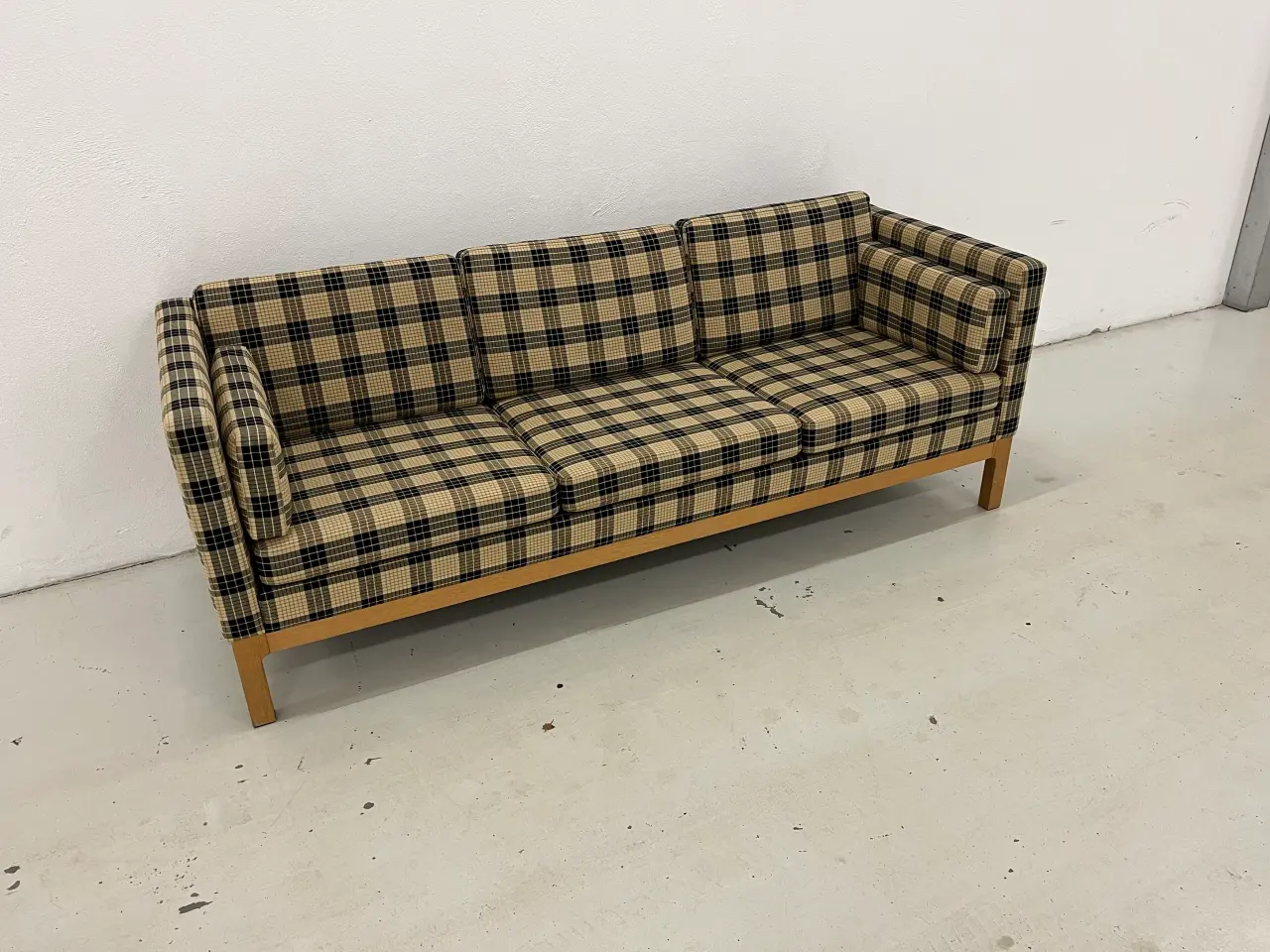 Billede 3 - Børge Mogensen 3 Pers.Sofa i ternet stof, ben i Eg
