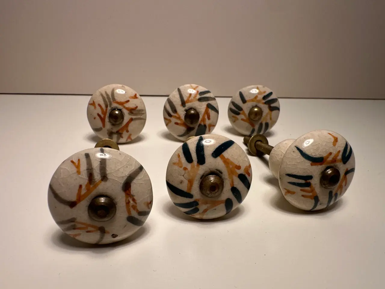 Billede 4 - 6 stk. vintage greb i porcelæn m. messing skruer
