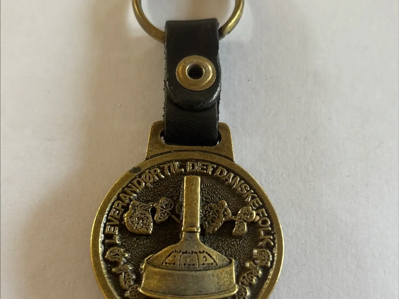Billede 4 - Flot vintage Faxe Bryggeri nøglering i messing og 