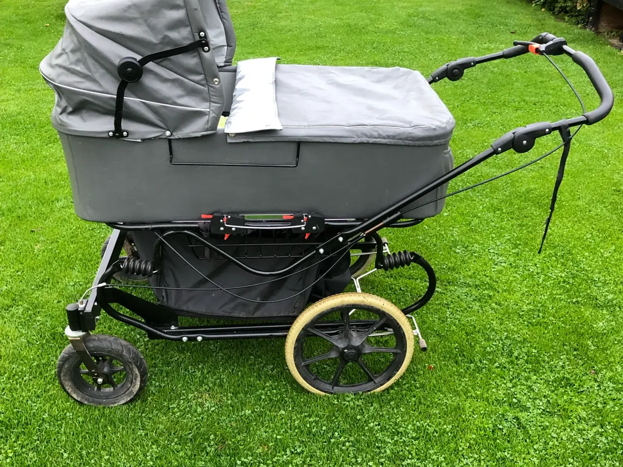 Billede 1 - Tvilling barnevogn med servo styring
