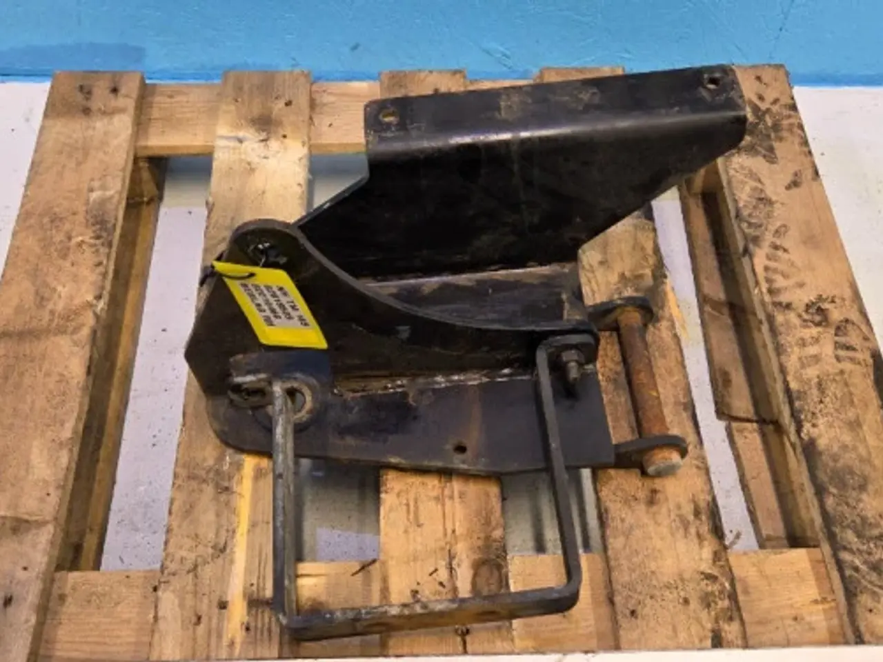 Billede 2 - New Holland TM165 Beslag R.  82018505