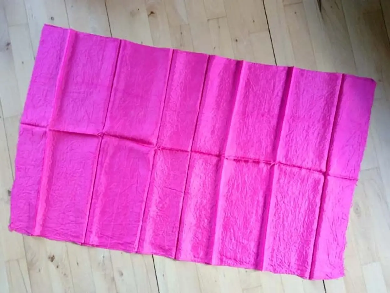 Billede 2 - PINK STOF - ACETAT - Stof til for, børnetøj, neder