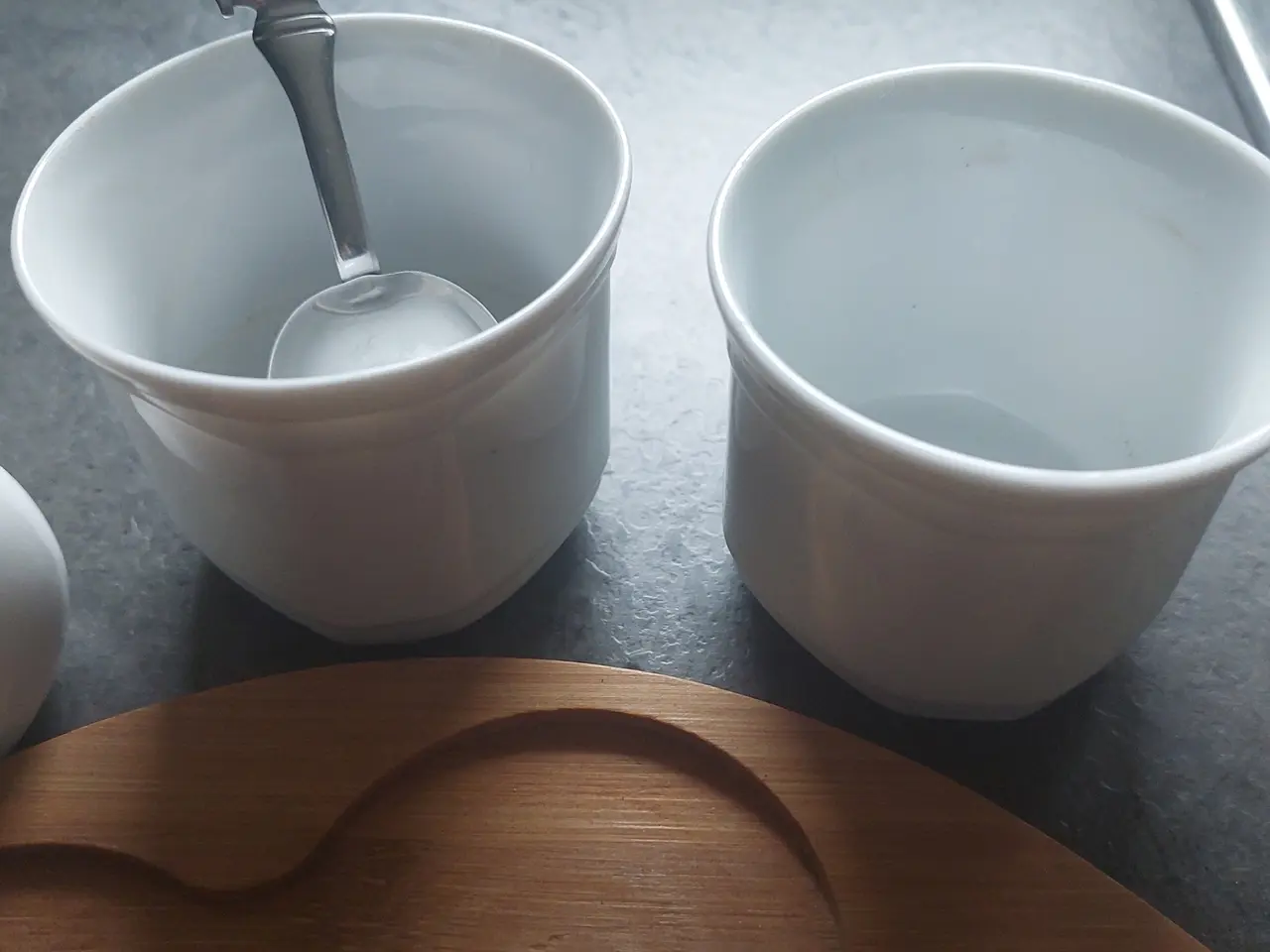 Billede 9 - sæt salt- og peberbøsser i hvid porcelæn