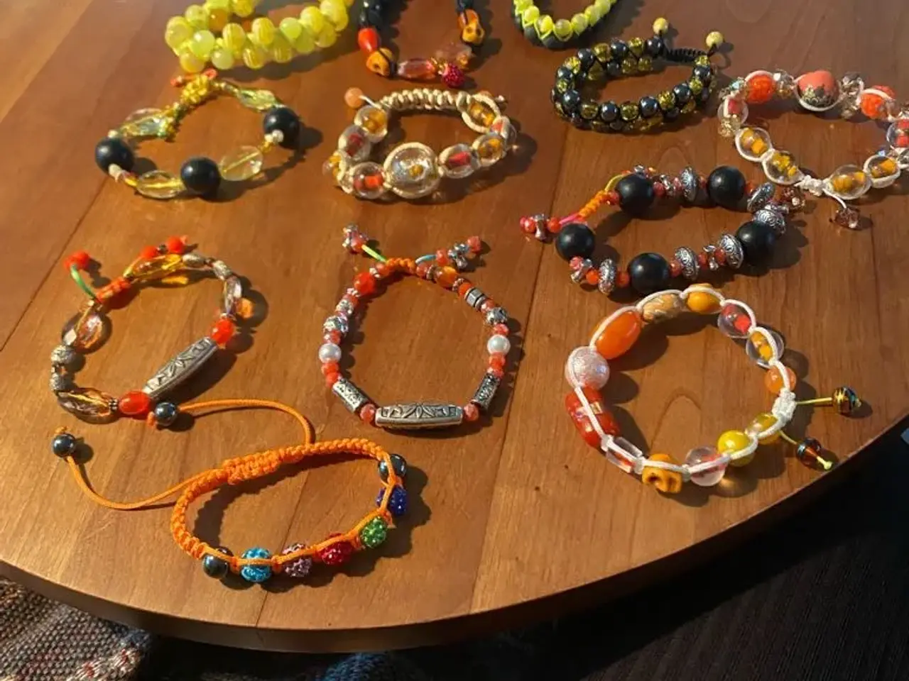 Billede 1 - Nye knyttede armbånd