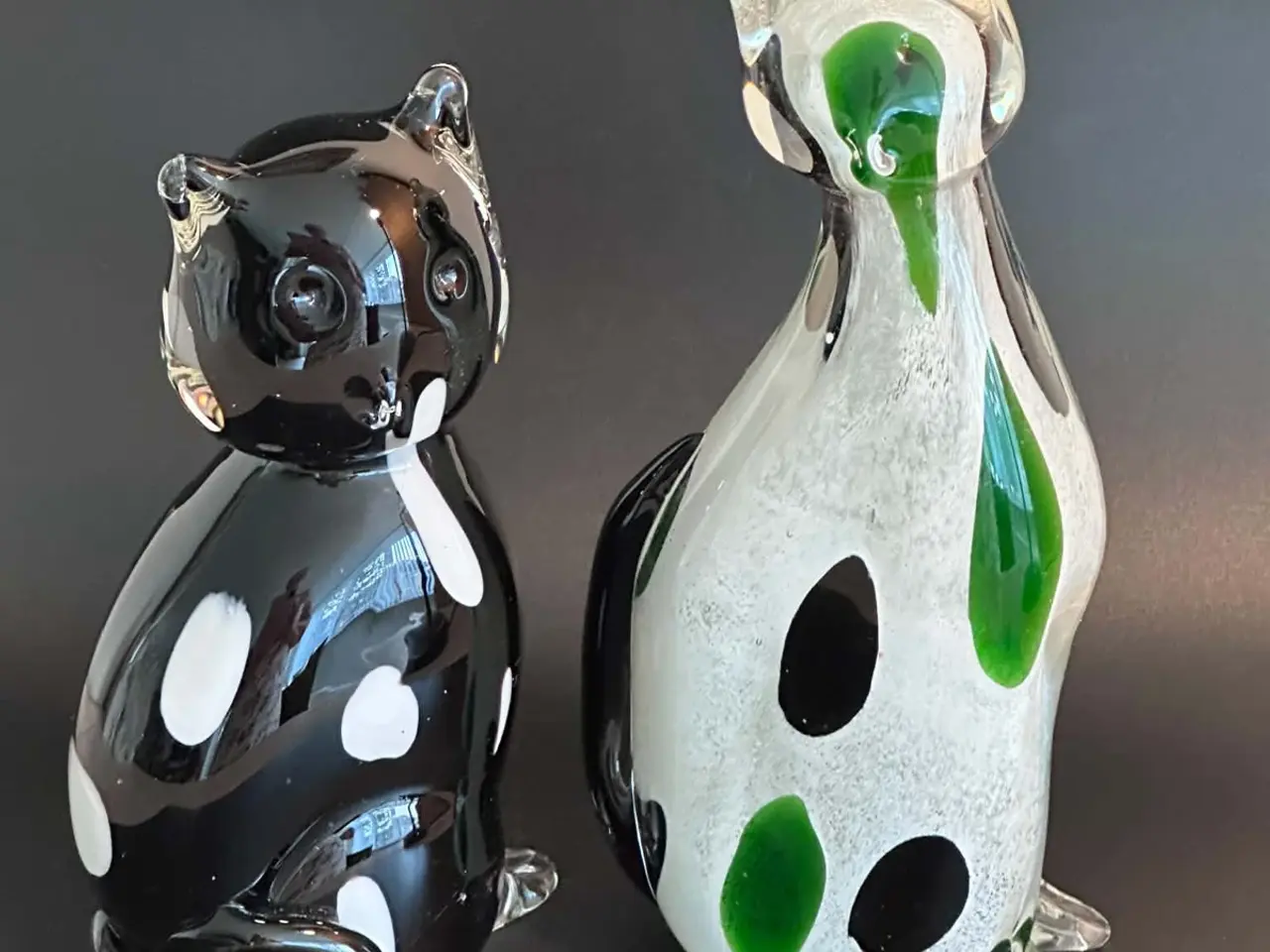 Billede 1 - Søde håndlavede glaskatte i kunstglas.
