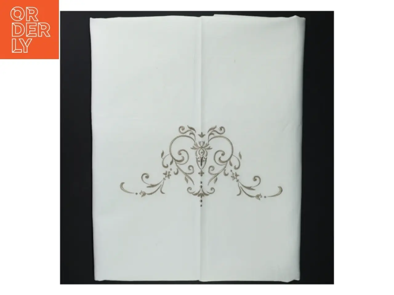 Billede 1 - Hvid dug med broderi (str. 120 x 160 cm)