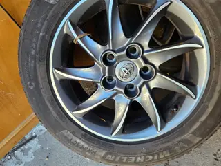 5x114.3 flotte 16" Toyota alu med michelin sommer