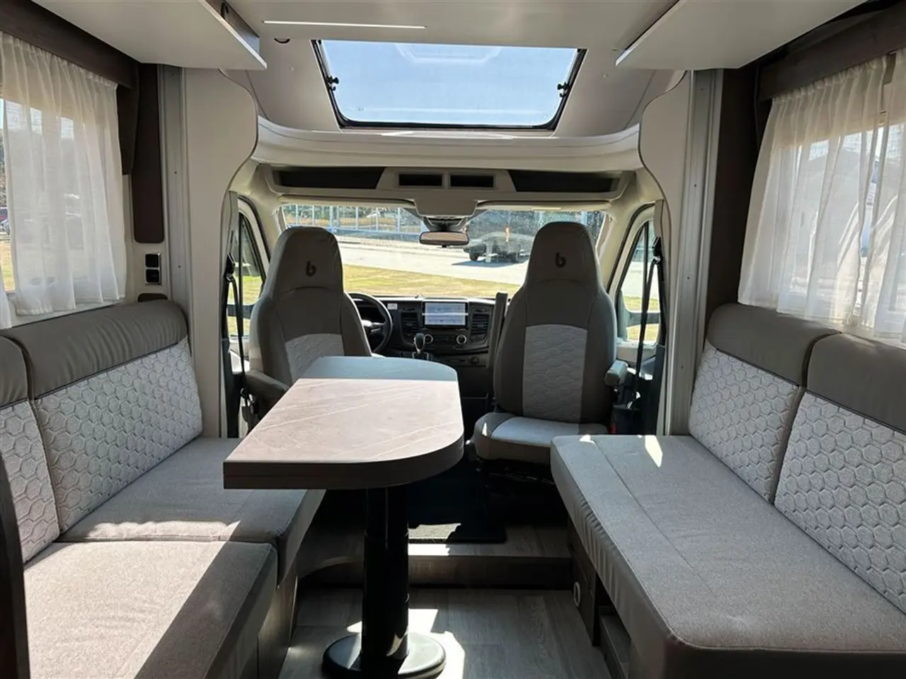 Billede 10 - 2025 - Benimar Tessoro 488 SELECT Benimar 488 (2025) Delintegreret luksus med ekstrem strømpakke og adaptiv fartpilot