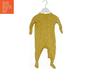 Babydragt med blomstermønster fra Next Baby (str. 74)