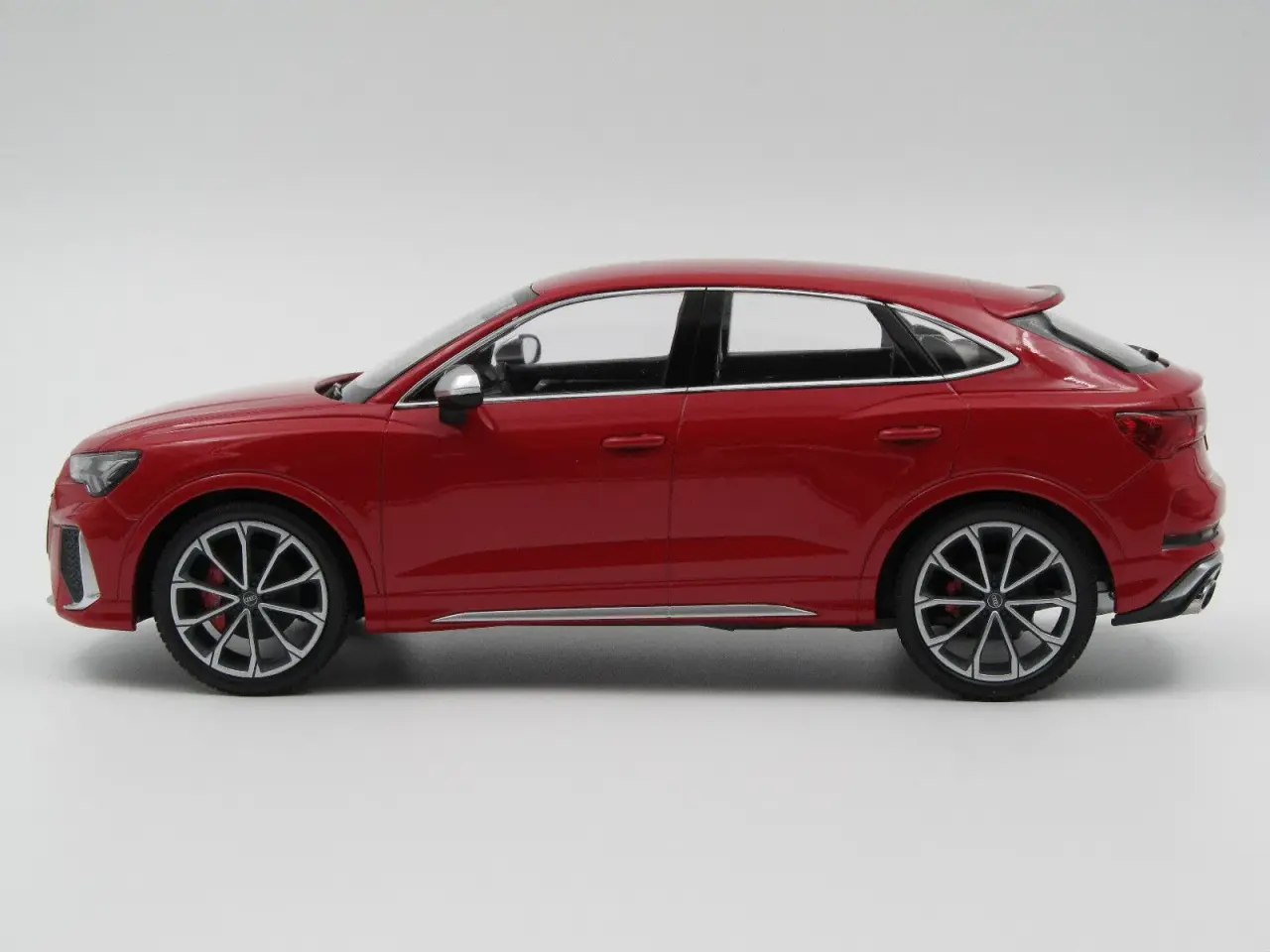 Billede 3 - 2019 Audi RSQ3 Sportback 1:18 MINICHAMPS