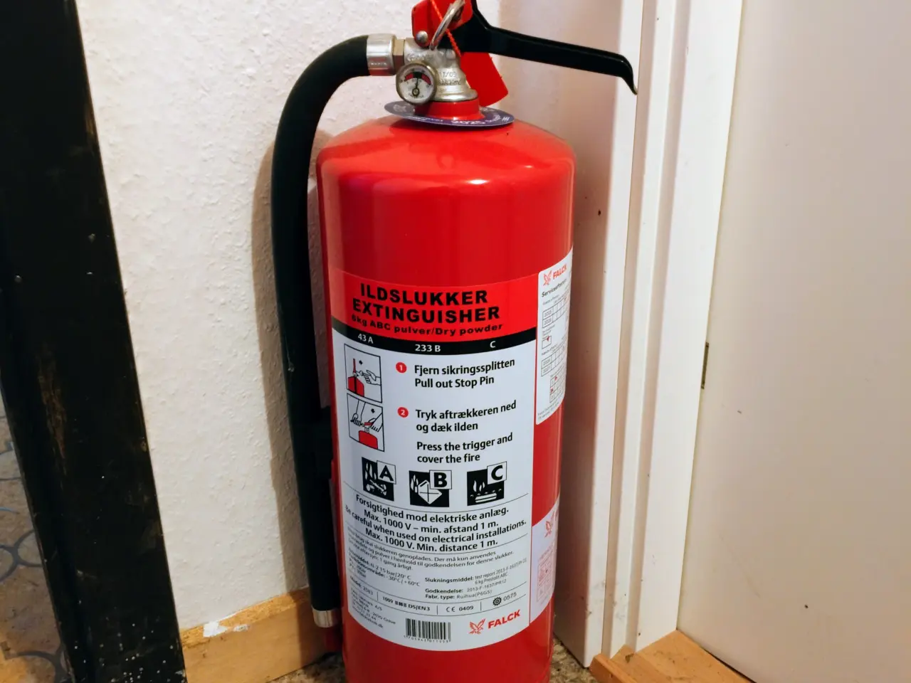 Billede 1 - 6 kg. Falck pulverslukker-fra april '25