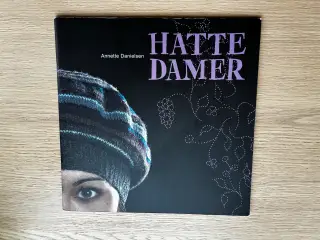 HATTE DAMER  af Annette Danielsen