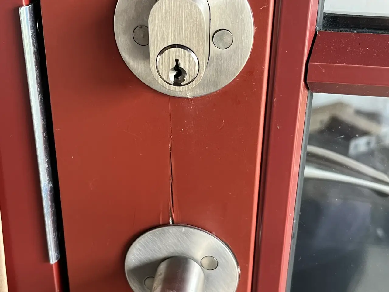 Billede 3 - Hoveddør med helt ny lås.