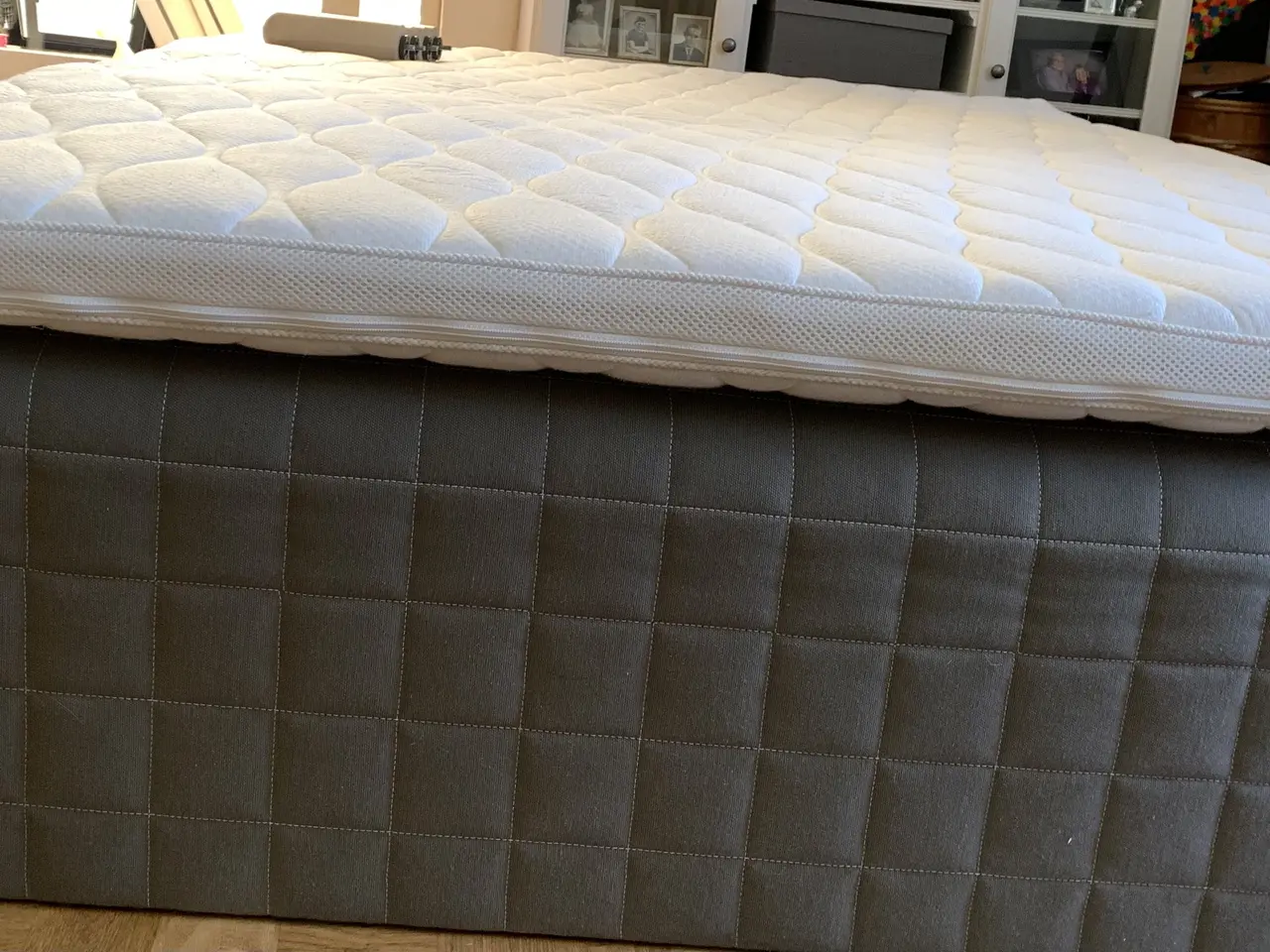 Billede 4 - IKEA SKOTTERUD boxmadras, 140 x 200 cm – grå/hvid