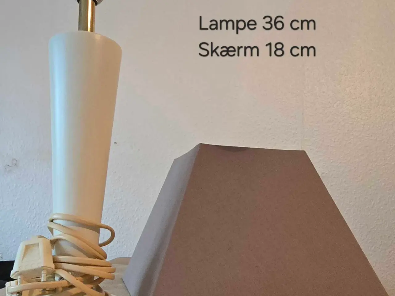 Billede 1 - Hvid lampe med grå skærm 