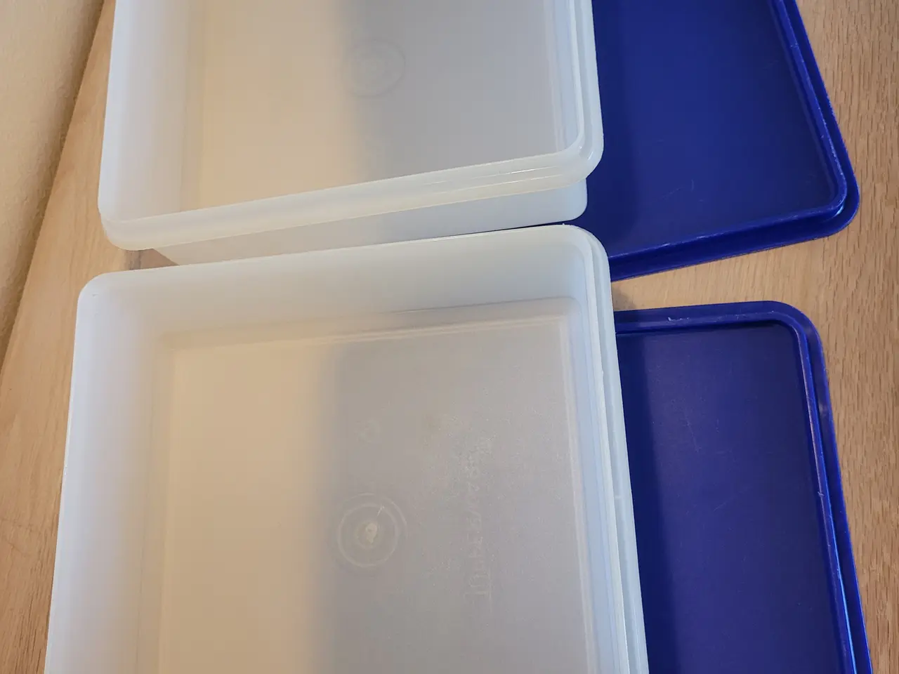 Billede 2 - Tupperware store kvadratiske bøtter 2 stk.