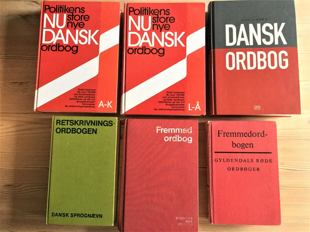 Billede 1 - Masser af ordbøger