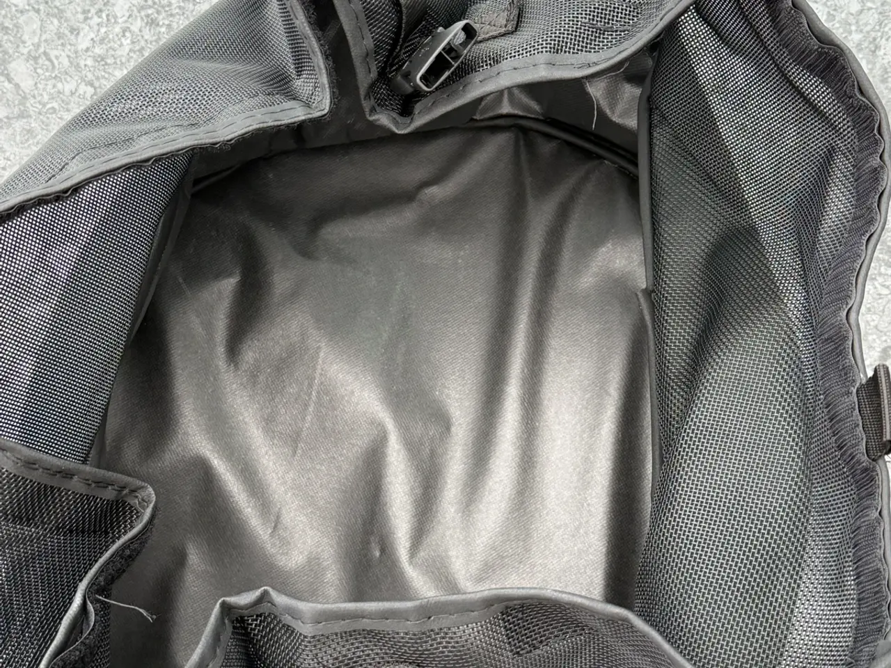 Billede 7 - Flot sort original Toyota taske til feks ladekabel