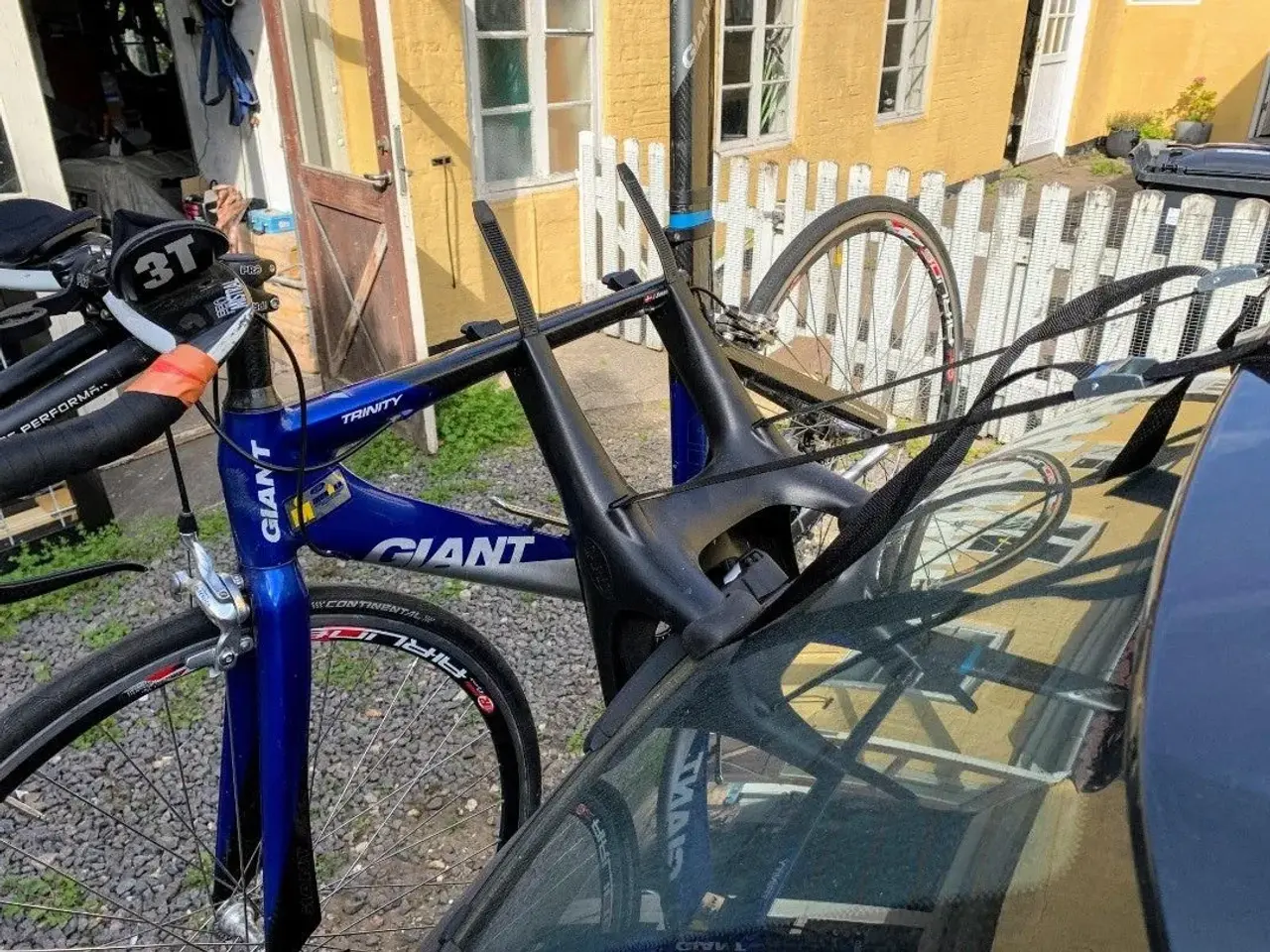 Billede 2 - UDLEJES - Handy lille cykelstativ 