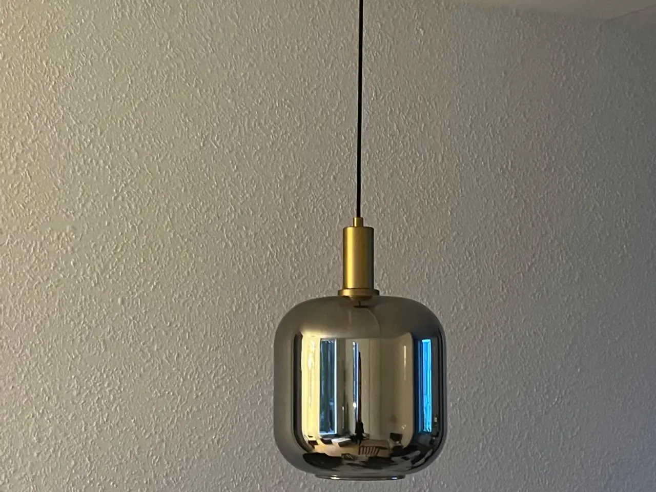 Billede 2 - 2 Smoked Glass Pendant Lights / Pendler – 550 DKK