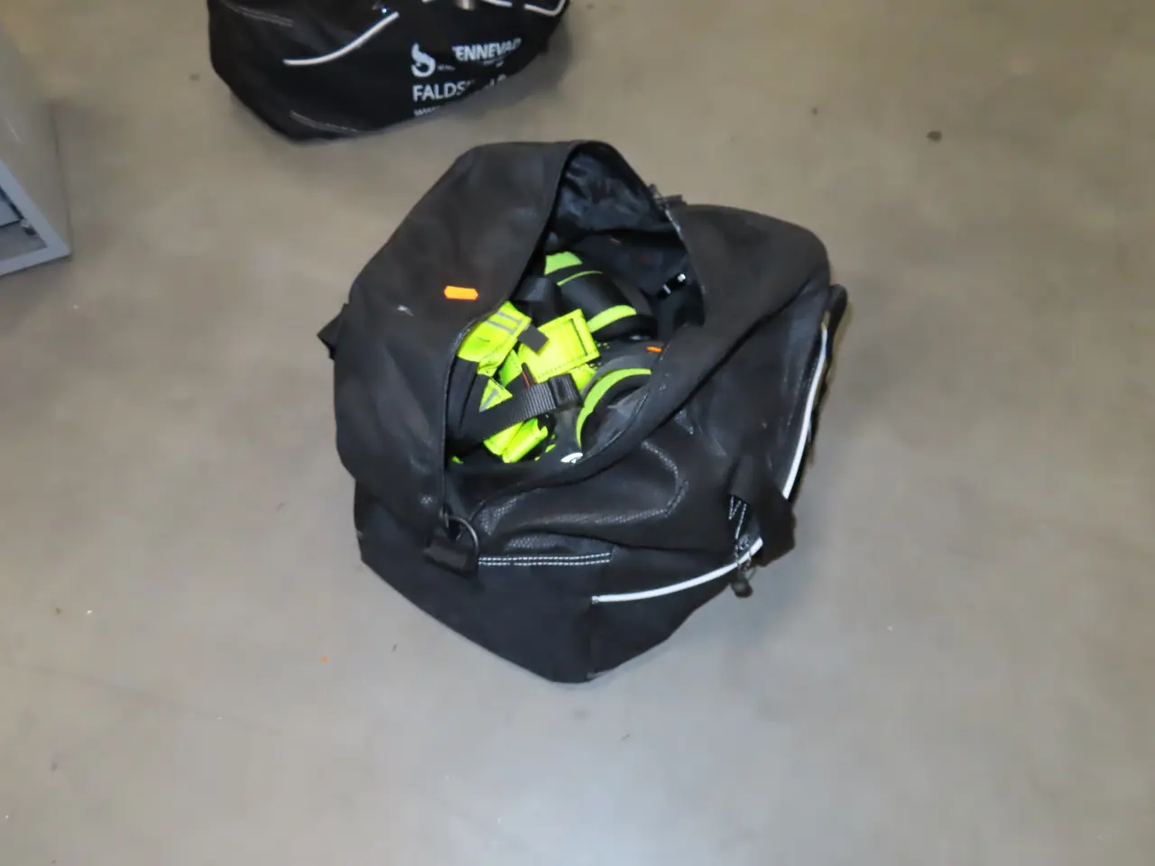 Billede 1 - Faldsikringsudstyr bestående af sele og div. reb