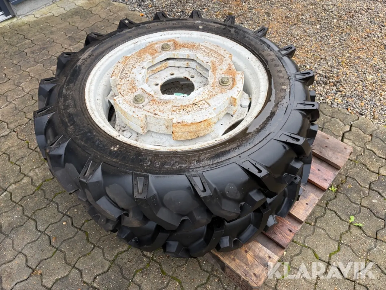 Billede 5 - Kompakttraktor dæk 2 styk 9.5 -24 med hjulvægt